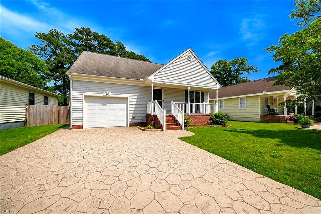 1322 Hazel AVE, Chesapeake — 4 bed Residential, 1,900 sqft