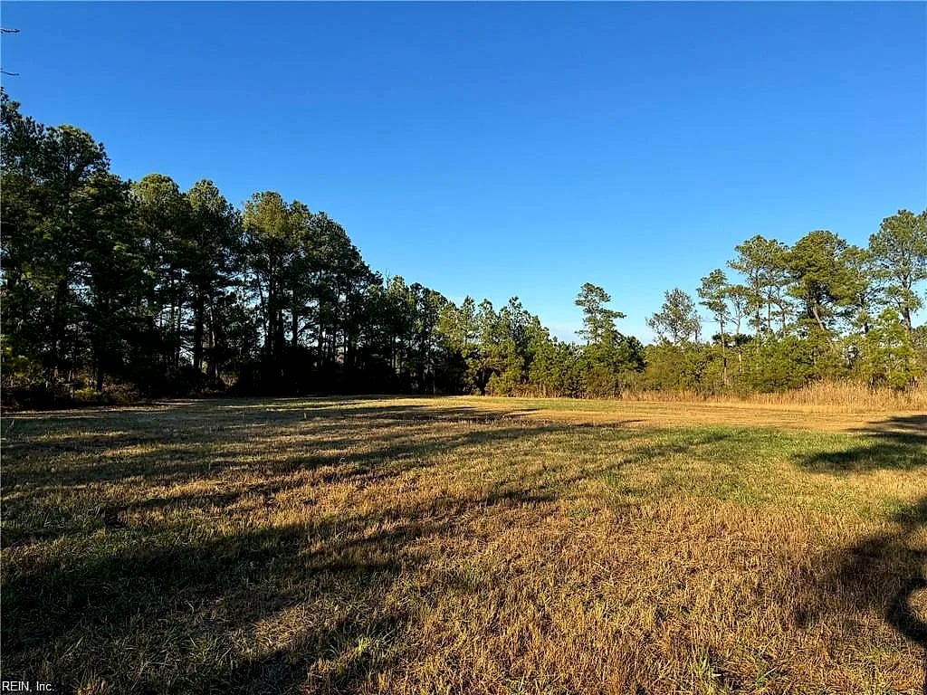 151 Messick RD, POQUOSON VA 23662