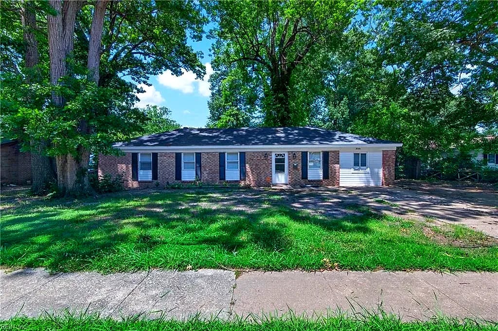 1049 E Little Back River RD, Hampton — 5 bed Residential, 1,816 sqft