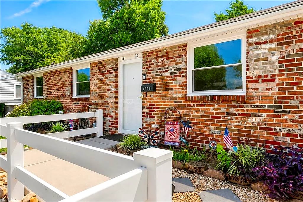 1930 Demetro DR, HAMPTON VA 23663