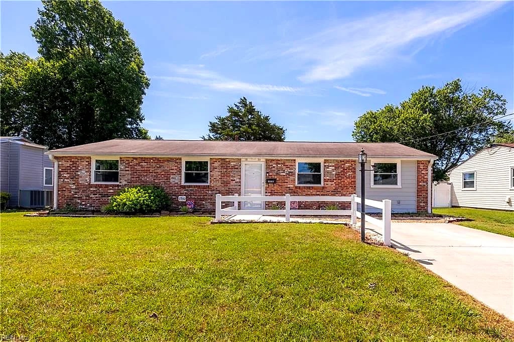 1930 Demetro DR, HAMPTON VA 23663