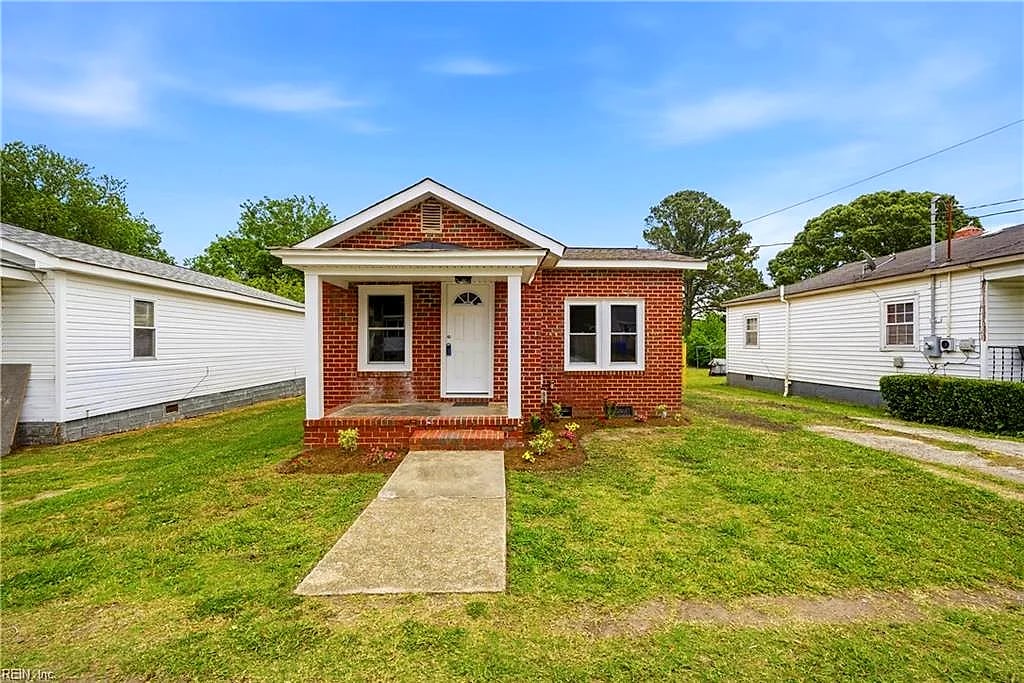 302 N 5th ST, Suffolk — 2 bed Residential, 800 sqft