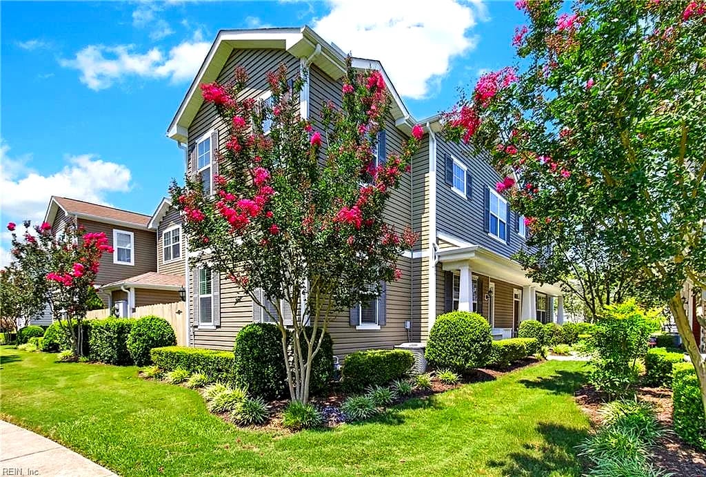 723 Lacy Oak Dr DR, Chesapeake — 3 bed Residential, 1,870 sqft