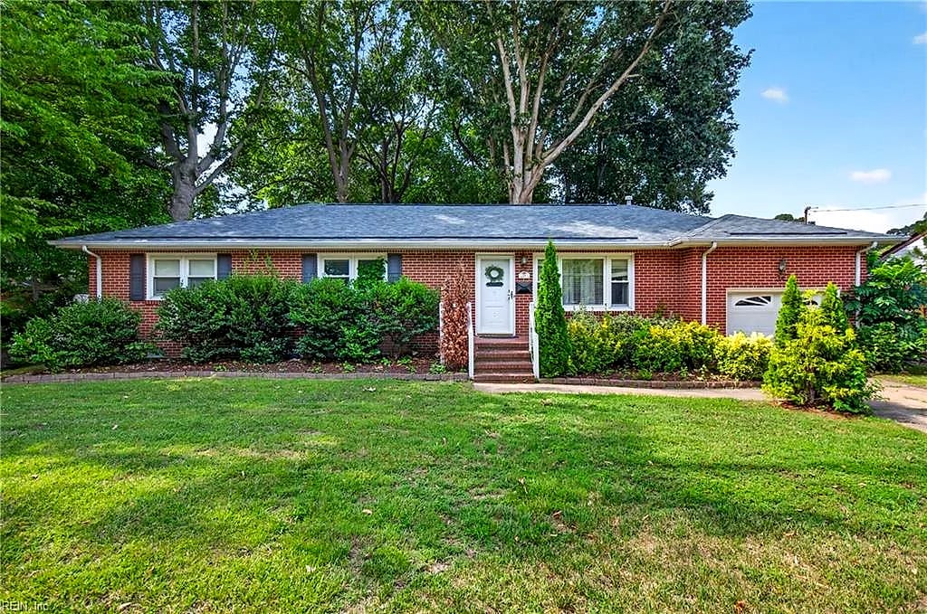 34 Roberta DR, Hampton — 3 bed Residential, 1,449 sqft