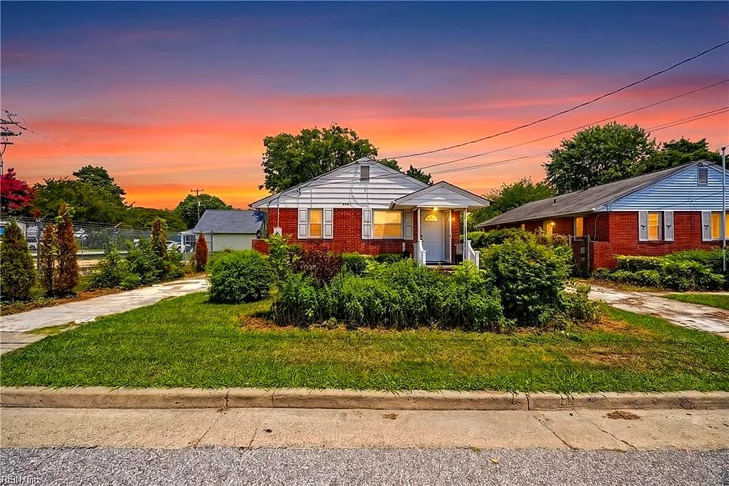 207 E Sewell AVE, HAMPTON VA 23663