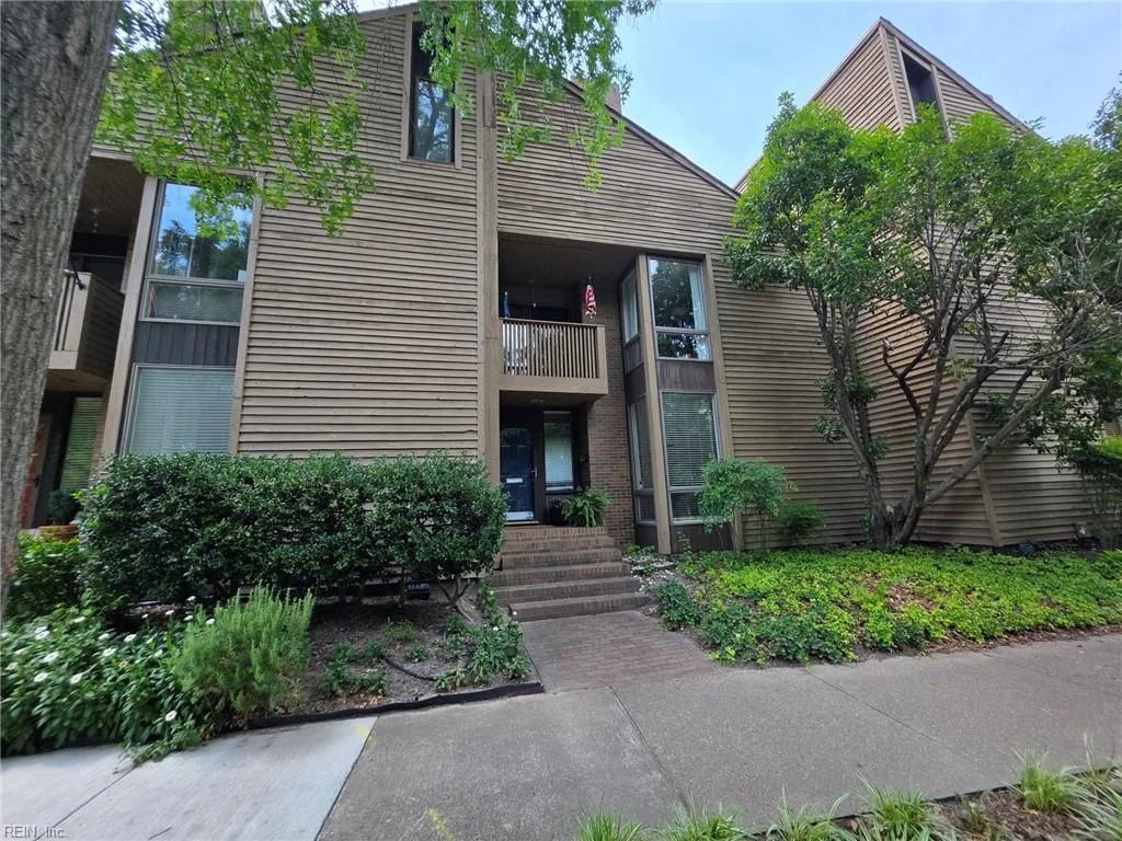 717 Botetourt GDNS, NORFOLK VA 23507