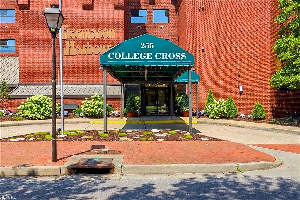 255 College Cross NONE #77, Norfolk — 2 bed Residential, 1,568 sqft