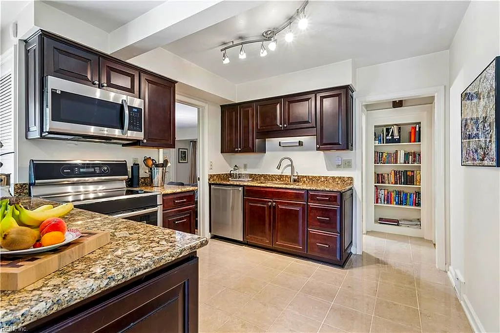 5926 Powhatan AVE, NORFOLK VA 23508