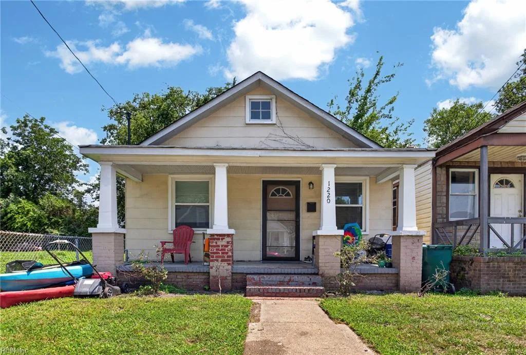 1220 32nd ST, NEWPORT NEWS VA 23607