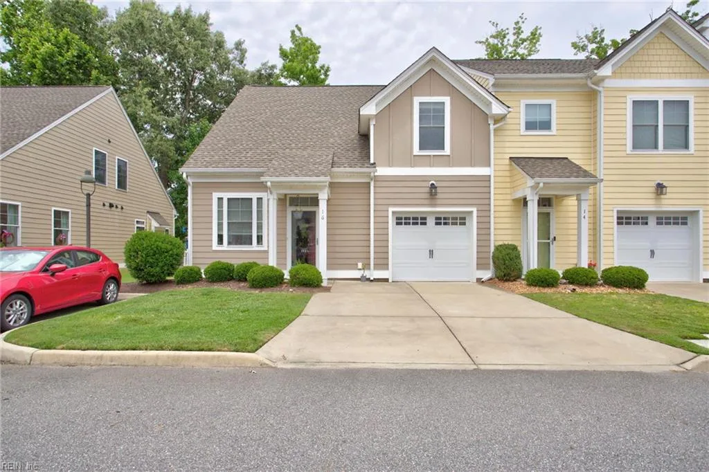 16 Village Park LN, POQUOSON VA 23662