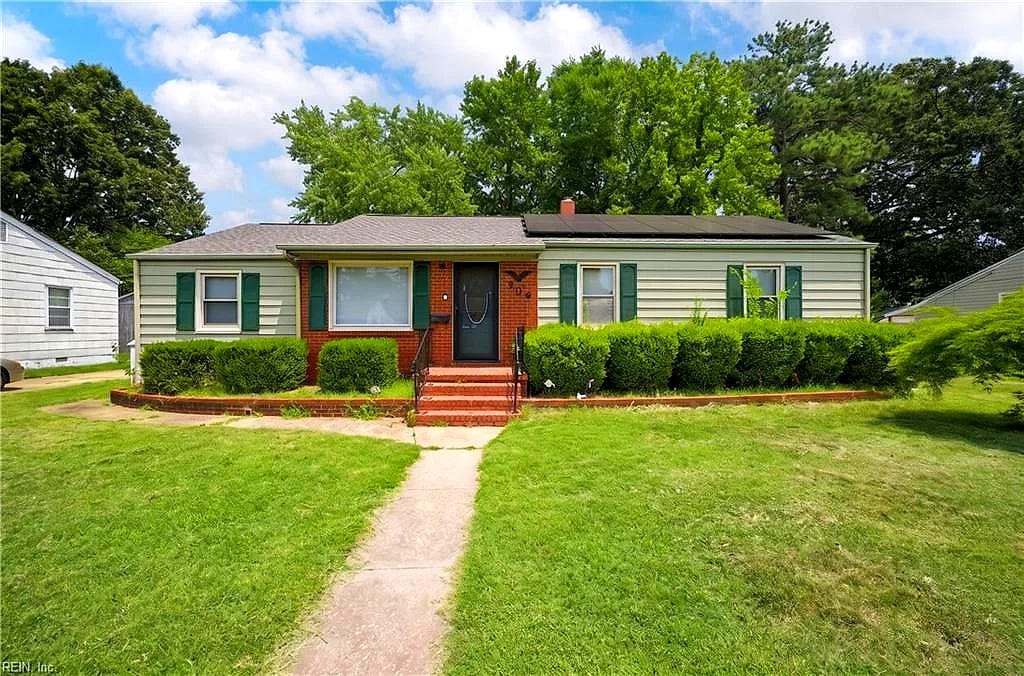 709 Mclawhorne DR, NEWPORT NEWS VA 23605