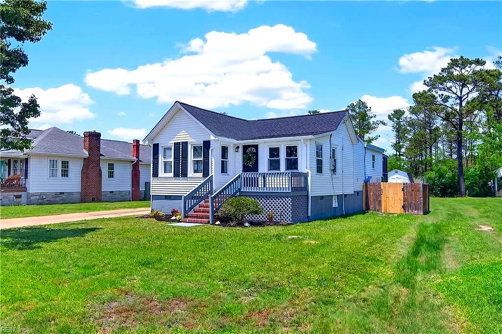 45 Messick RD, POQUOSON VA 23662