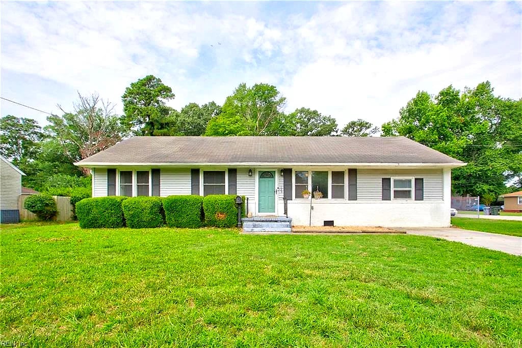 129 Cynthia DR, Hampton — 4 bed Residential, 1,326 sqft
