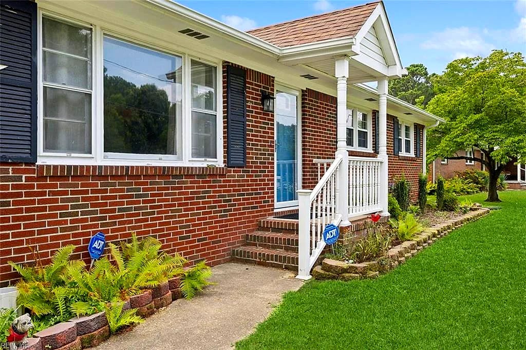224 Essex DR, Chesapeake — 4 bed Residential, 2,300 sqft