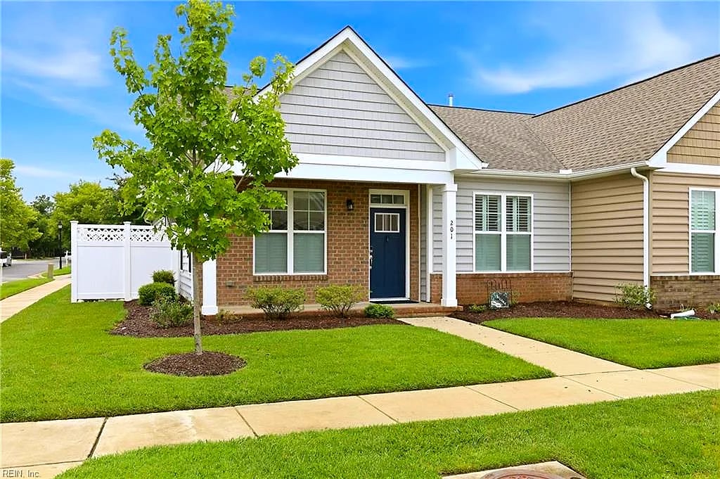 201 Cathedral ST, SMITHFIELD VA 23430