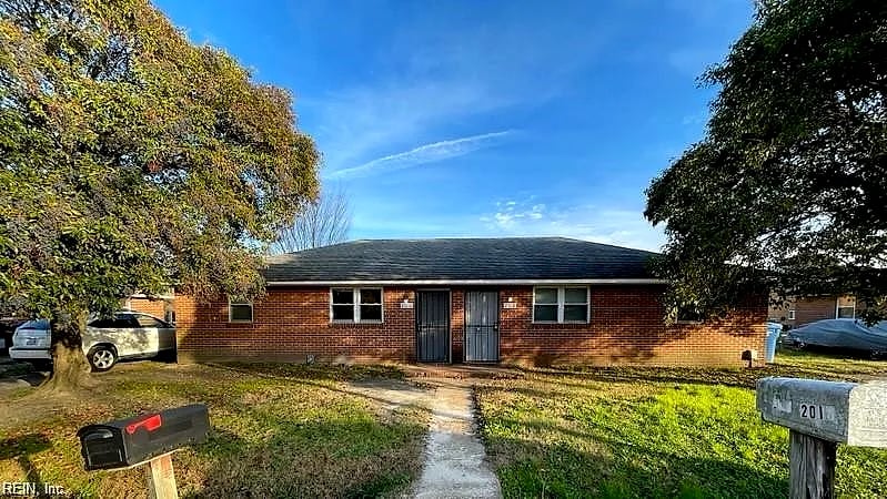 2018 Pond LN, CHESAPEAKE VA 23324
