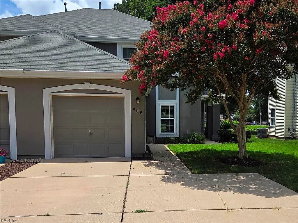909 Willow PT, NEWPORT NEWS VA 23602