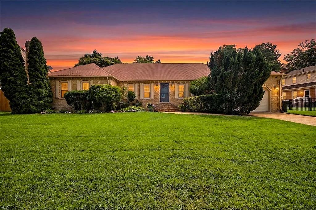 4681 Larkwood DR, Virginia Beach — 4 bed Residential, 2,725 sqft