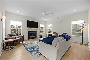 712 14th ST #B, Virginia Beach — 3 bed Residential, 2,044 sqft
