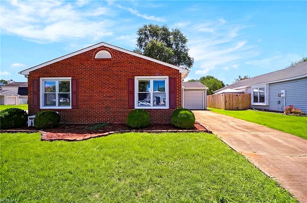 1109 Hearthstone LNDG, CHESAPEAKE VA 23320