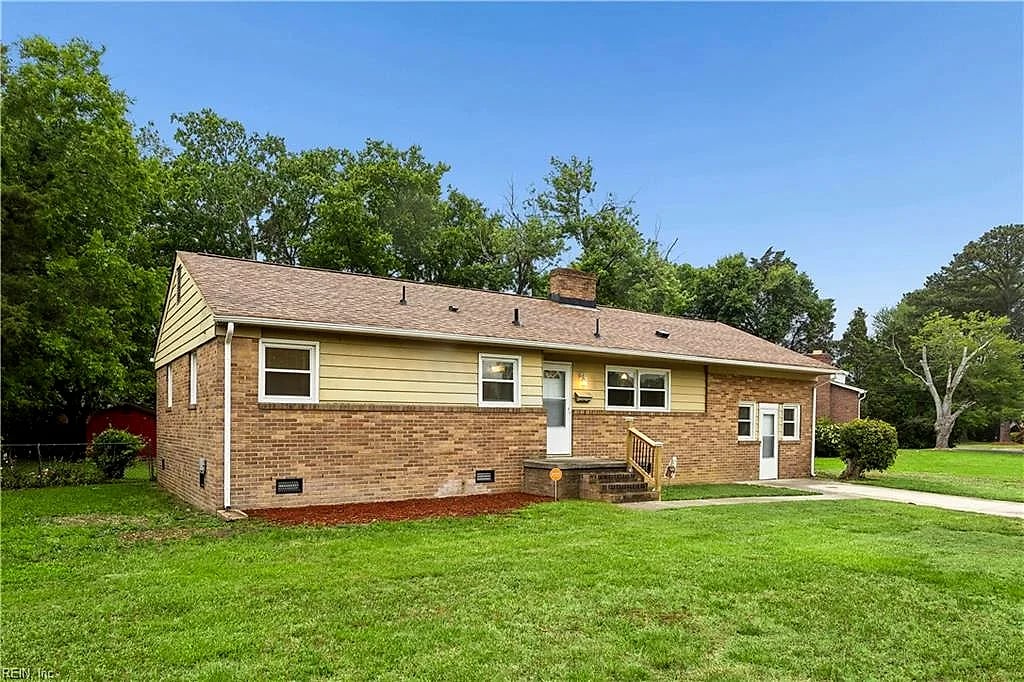 1 Westbrook DR, HAMPTON VA 23666