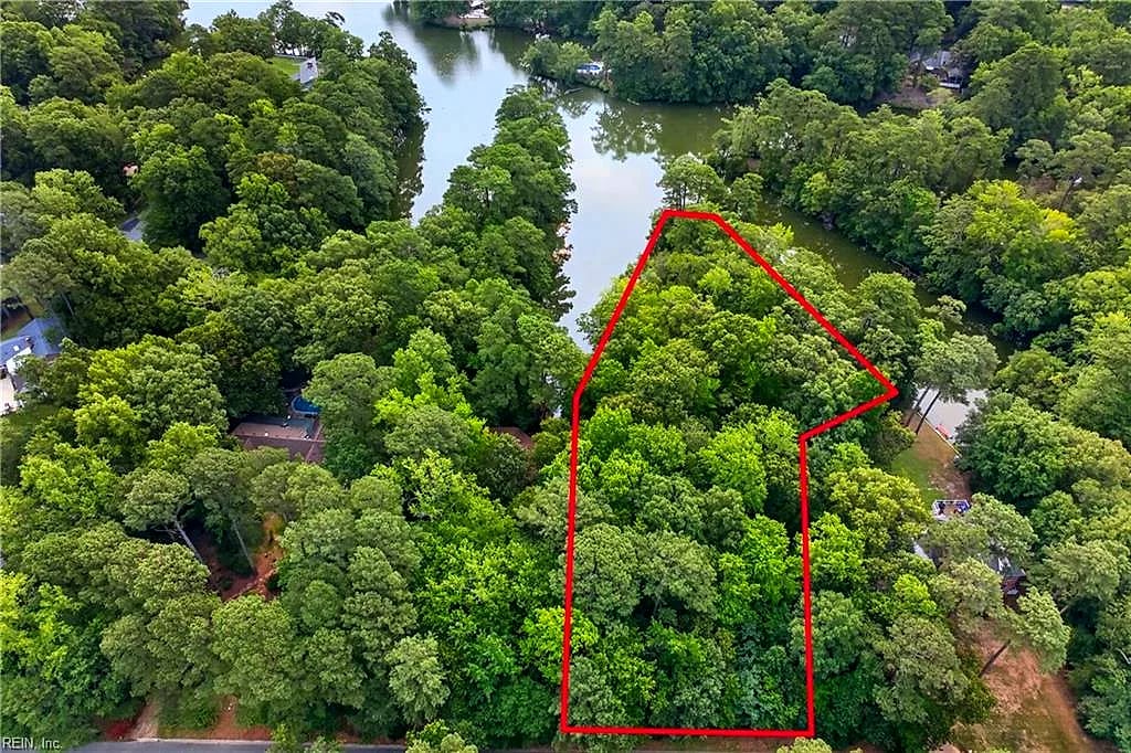 1624 W Adams DR, SUFFOLK VA 23436