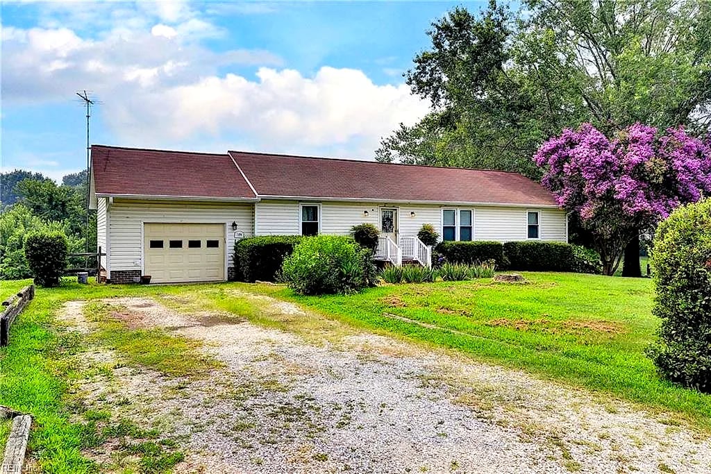 129 Mirror Lake DR, Williamsburg — 3 bed Residential, 1,320 sqft