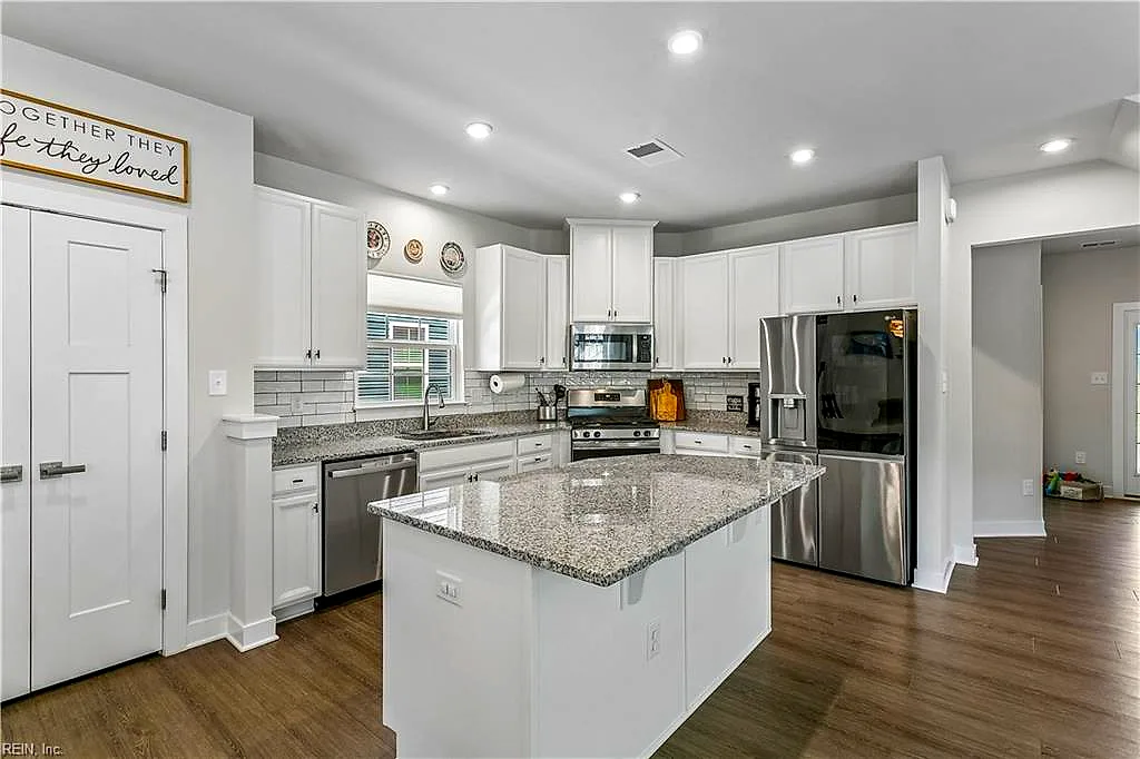 115 Legacy BLVD, Poquoson — 4 bed Residential, 2,337 sqft