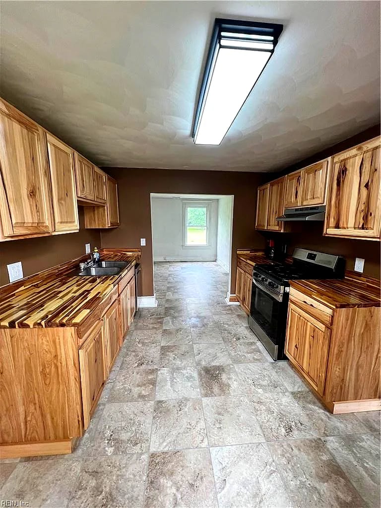 14 B AVE, WINDSOR VA 23487
