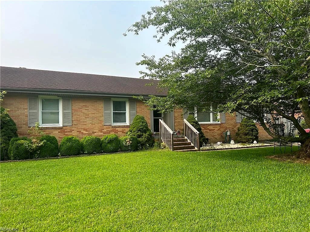 4213 Valencia RD, CHESAPEAKE VA 23321