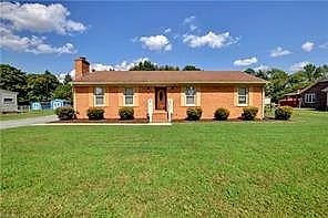 704 Chaucer CT, FRANKLIN VA 23851