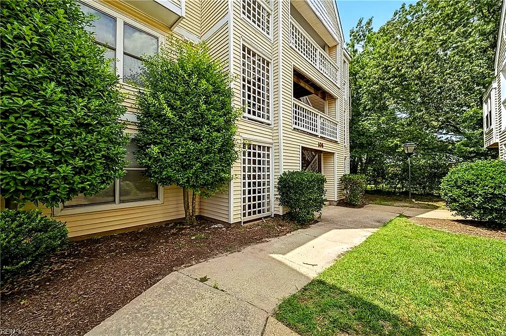 108 Lantana LN #22, Hampton — 2 bed Residential, 1,100 sqft