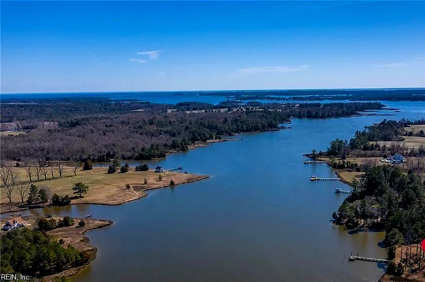 40-76 Featherbed LN, Gloucester — Land and Farms