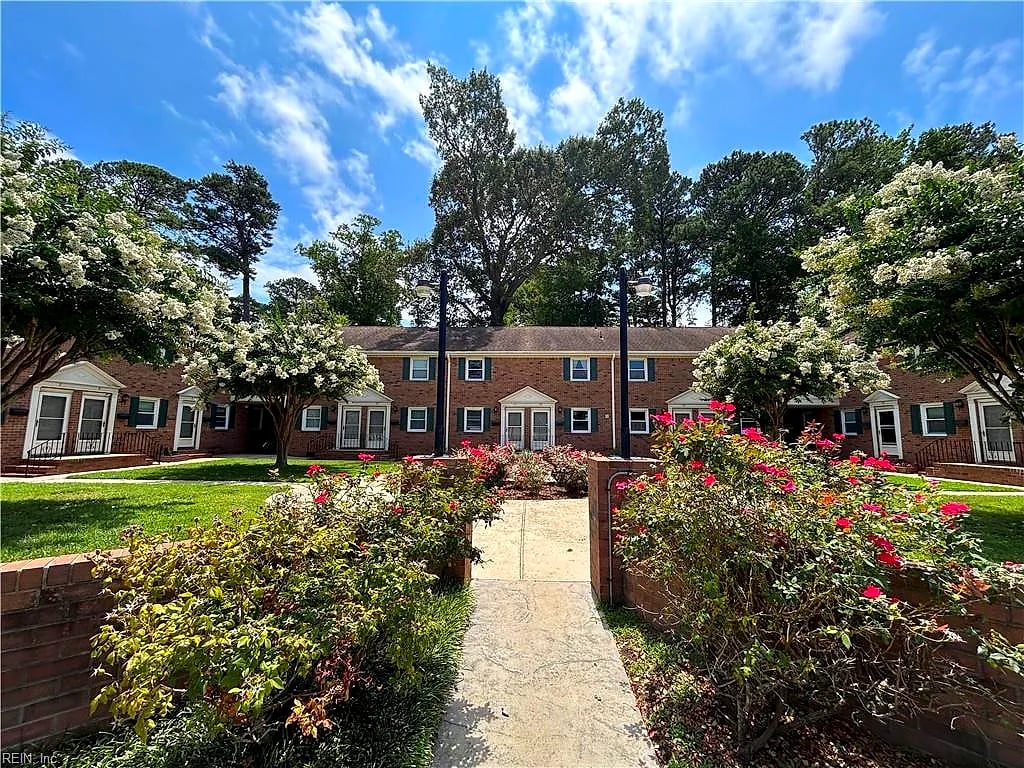 1245 Laskin RD #13, Virginia Beach — 2 bed Residential, 802 sqft