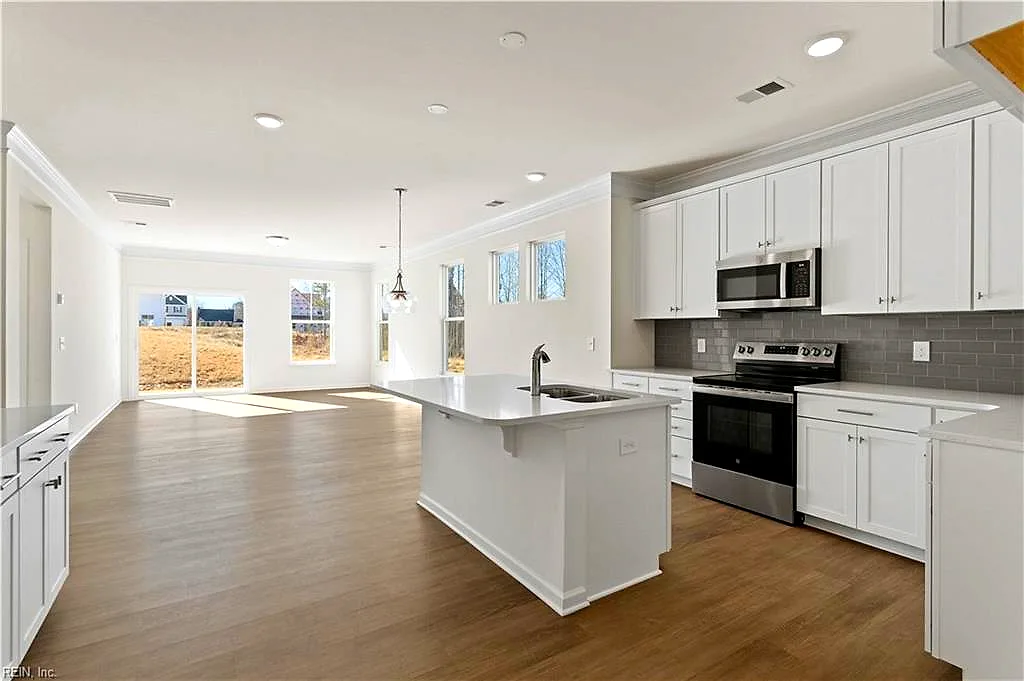 MM Edinburg NONE, Suffolk — 4 bed Residential, 2,498 sqft