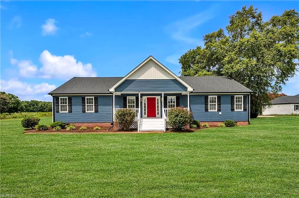 332 South End RD, Knotts Island — 3 bed Residential, 2,475 sqft