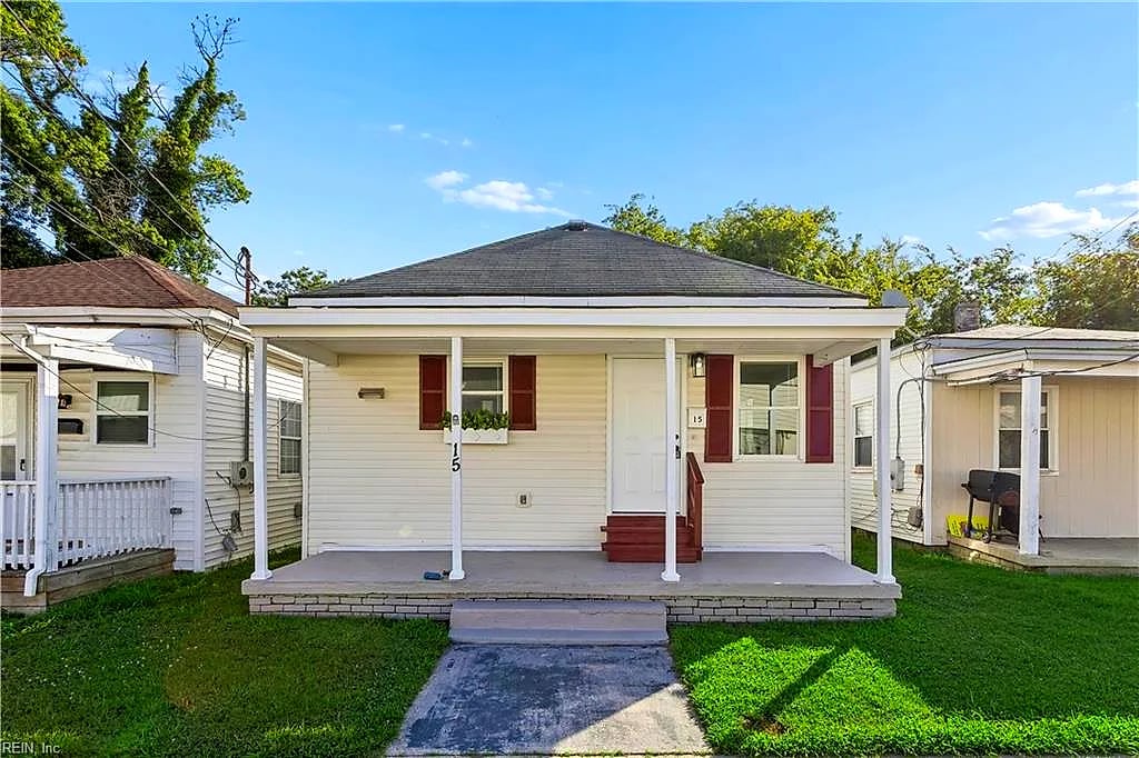 15 E Howard ST, Hampton — 3 bed Residential, 900 sqft