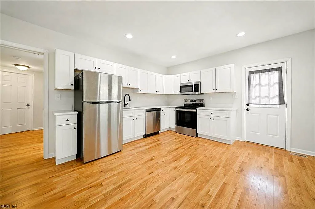 3804 Robin Hood RD, NORFOLK VA 23513