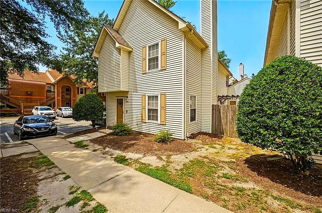 832 Gas Light LN, VIRGINIA BEACH VA 23462