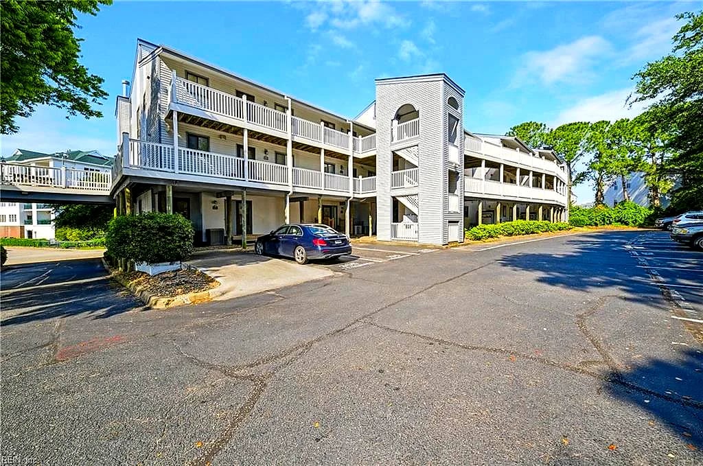 3200 Lynnhaven DR #202, VIRGINIA BEACH VA 23451