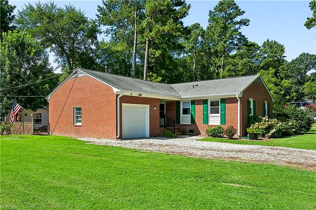 322 Sharon DR, SEAFORD VA 23696