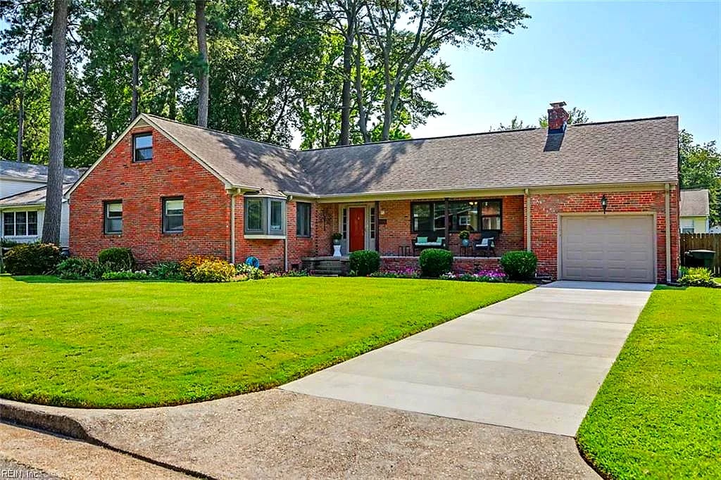 12 Pine Cone DR, HAMPTON VA 23669