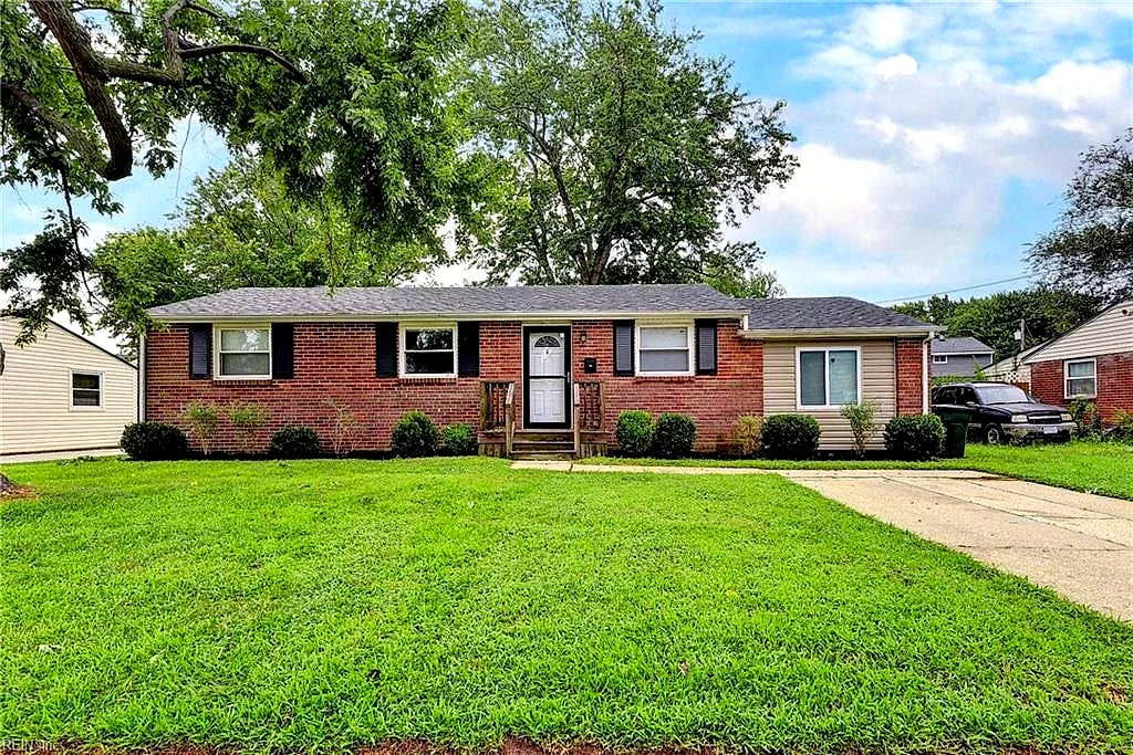 1926 Demetro DR, HAMPTON VA 23663