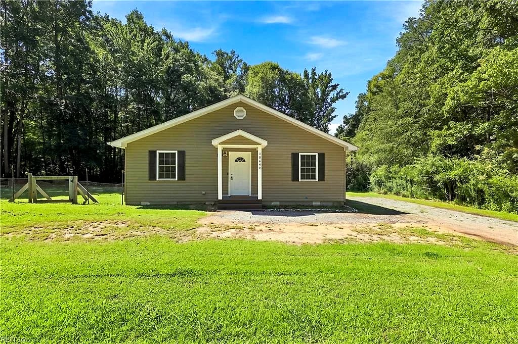 10664 Magnet DR, SMITHFIELD VA 23430