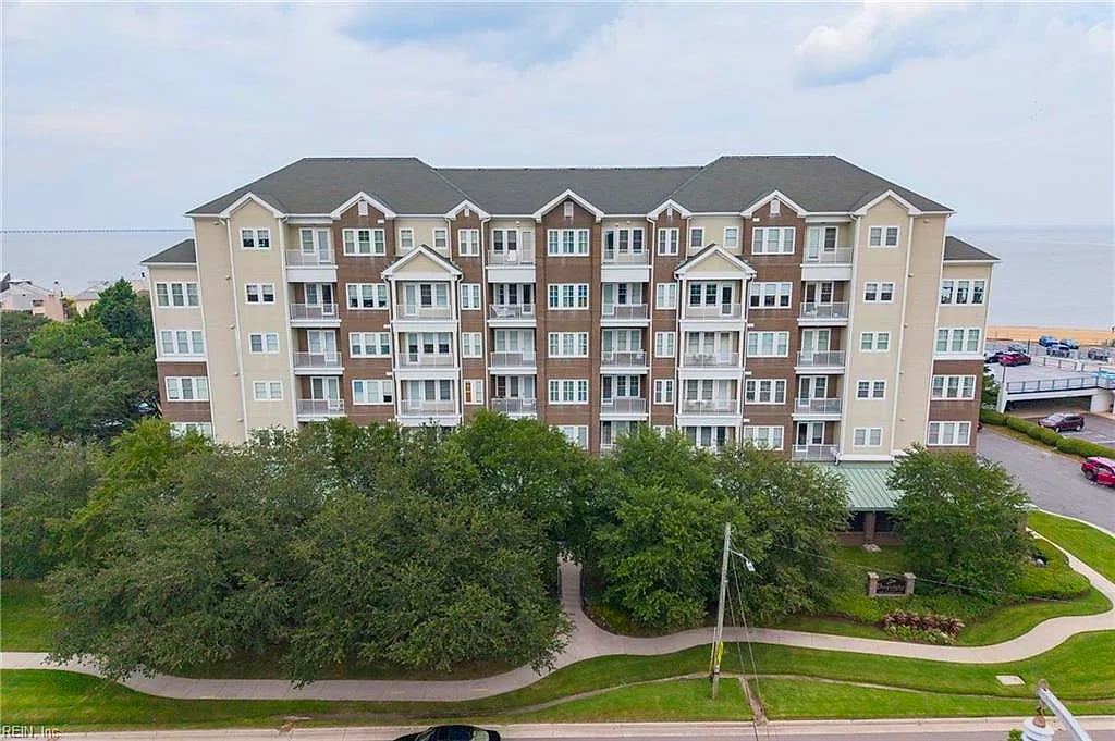 3800 Dupont Cir CIR #206, VIRGINIA BEACH VA 23455