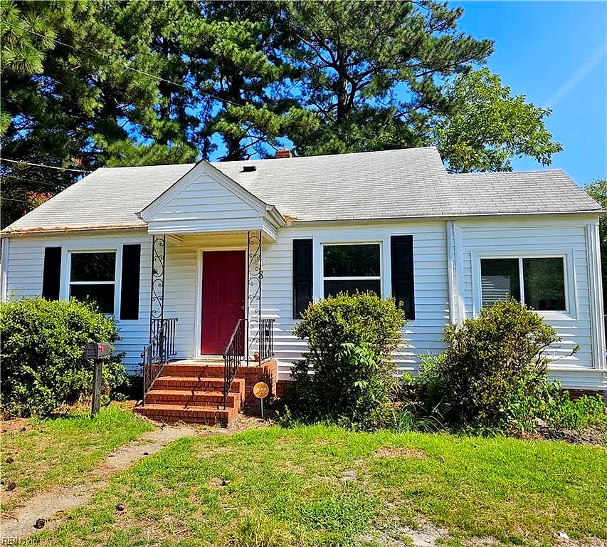 8 Fairview CIR S, PORTSMOUTH VA 23702
