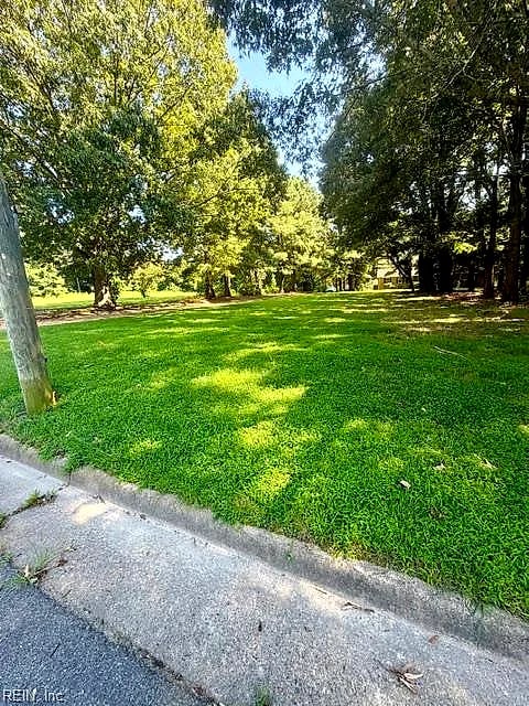 40 Salt Pond RD, HAMPTON VA 23664