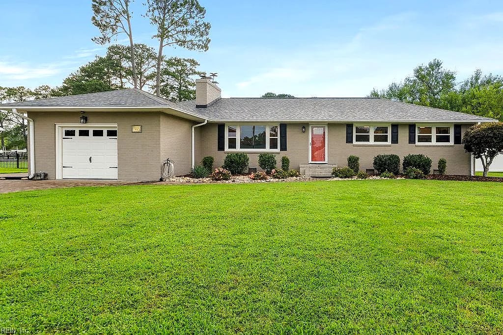 206 Raymond DR, SEAFORD VA 23696