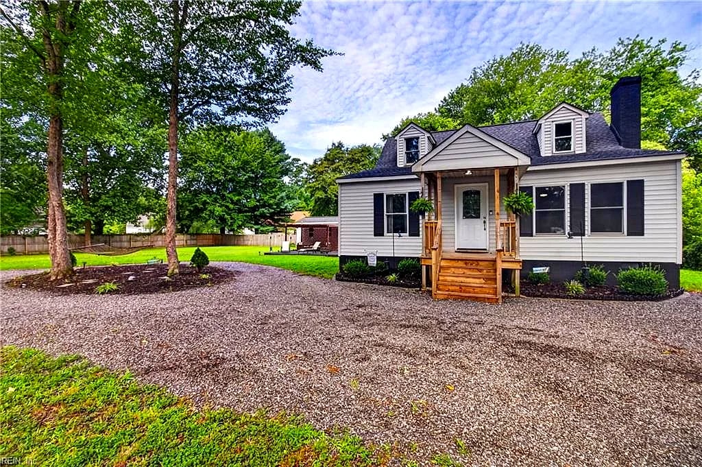 4745 Court Dr DR, GLOUCESTER VA 23061
