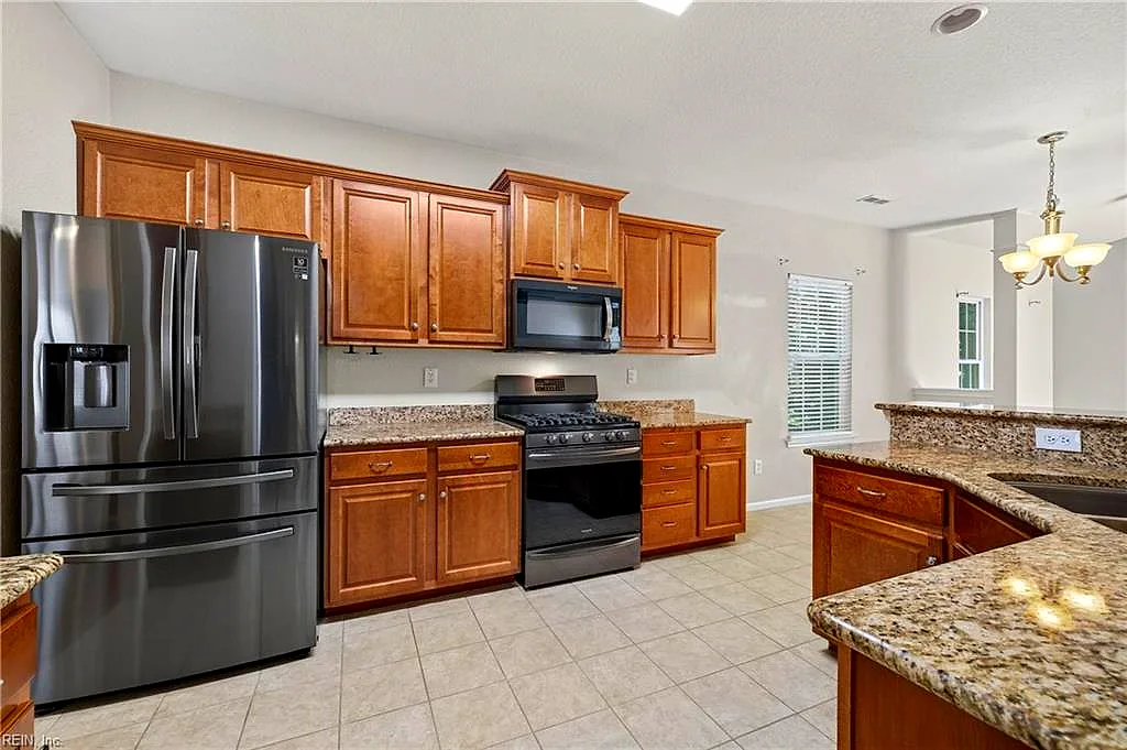 705 Creekwood DR, CHESAPEAKE VA 23323